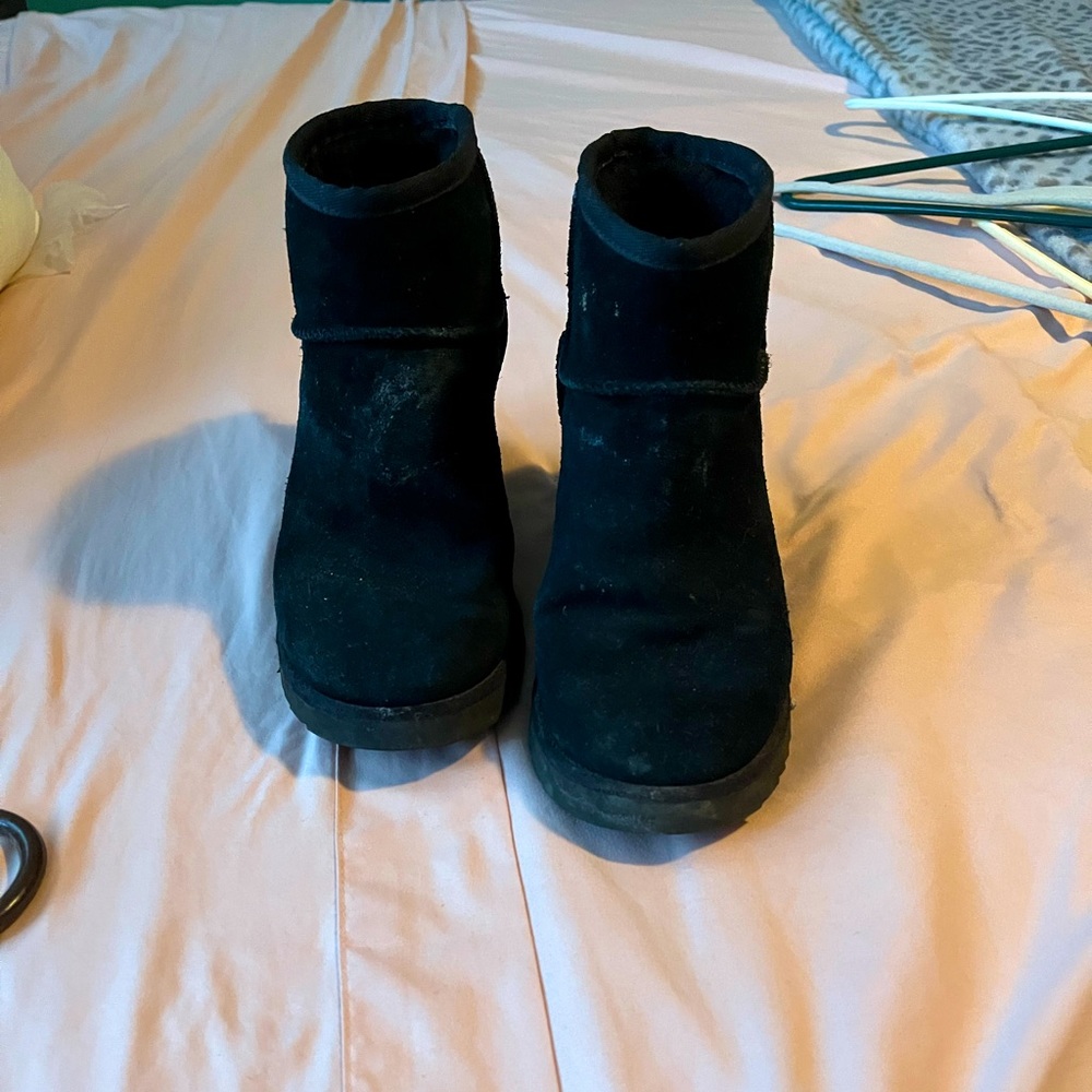 Black Ugg boots